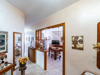 Appartamento in Vendita a Aci Castello, 120'000&euro;, 111 m²