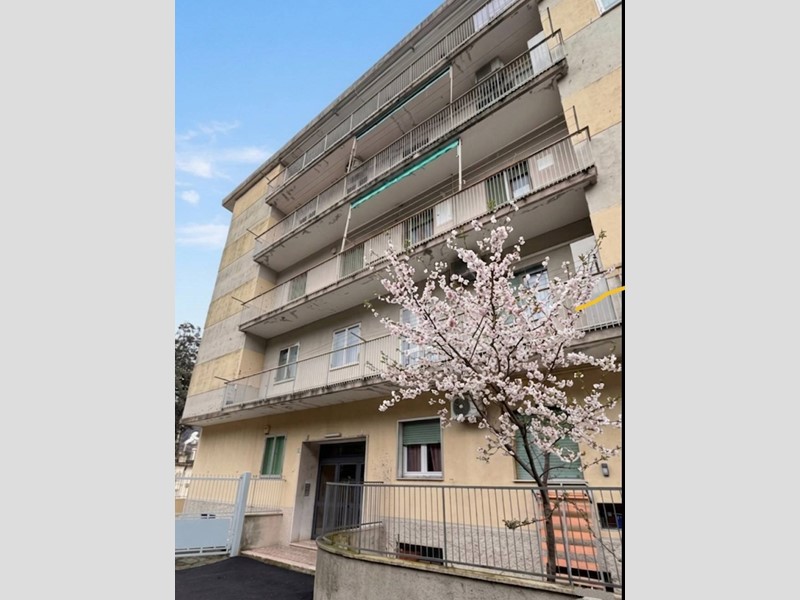 Appartamento in Vendita a Genova, 98'000&euro;, 100 m²