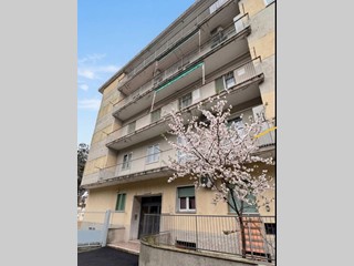 Appartamento in Vendita a Genova, 98'000&euro;, 100 m²