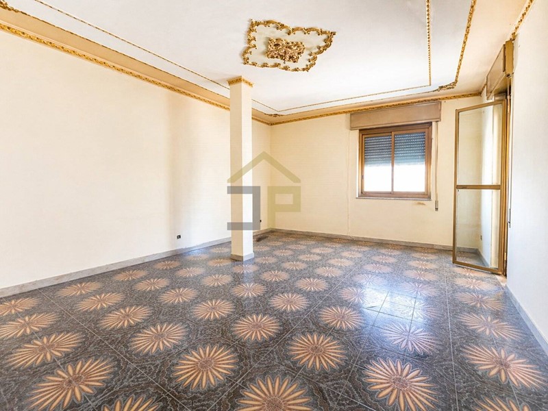 Appartamento in Vendita a Palermo, 88'000&euro;, 148 m²
