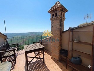 Trilocale in Vendita a Montedinove, 120'000&euro;, 80 m²