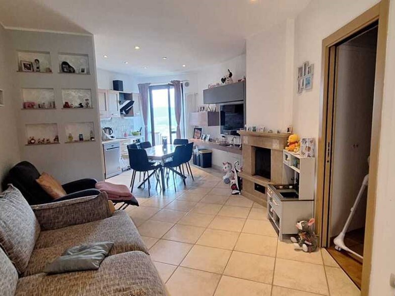 Quadrilocale in Vendita a Rapolano Terme, zona Serre Di Rapolano, 128'000&euro;, 65 m², con Box