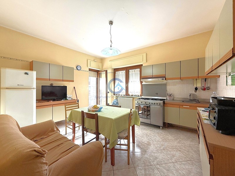 Quadrilocale in Vendita a Catanzaro, zona Catanzaro Lido, 228'000&euro;, 110 m²