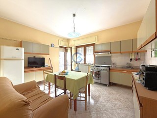 Quadrilocale in Vendita a Catanzaro, zona Catanzaro Lido, 228'000&euro;, 110 m²