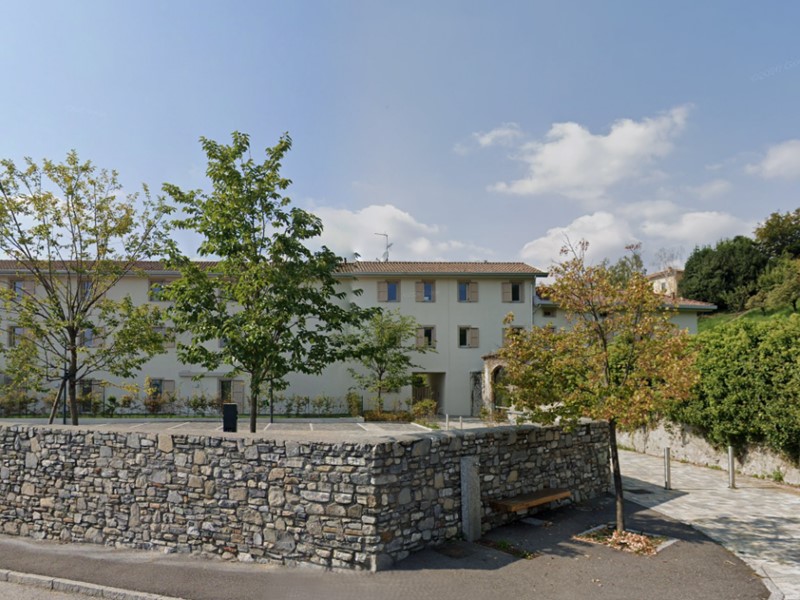 Trilocale in Vendita a Erba, 300'000&euro;, 97 m², con Box
