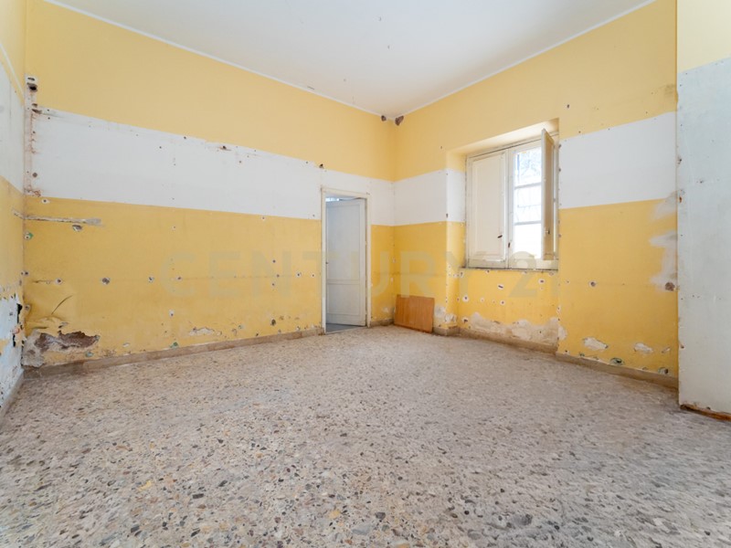 Appartamento in Vendita a Catania, 77'000&euro;, 112 m²
