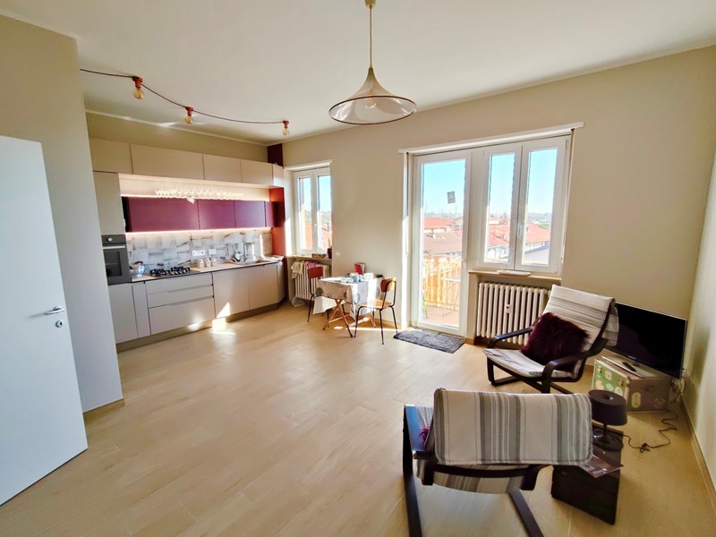 Trilocale in Vendita a Leinì, 185'000&euro;, 98 m², con Box