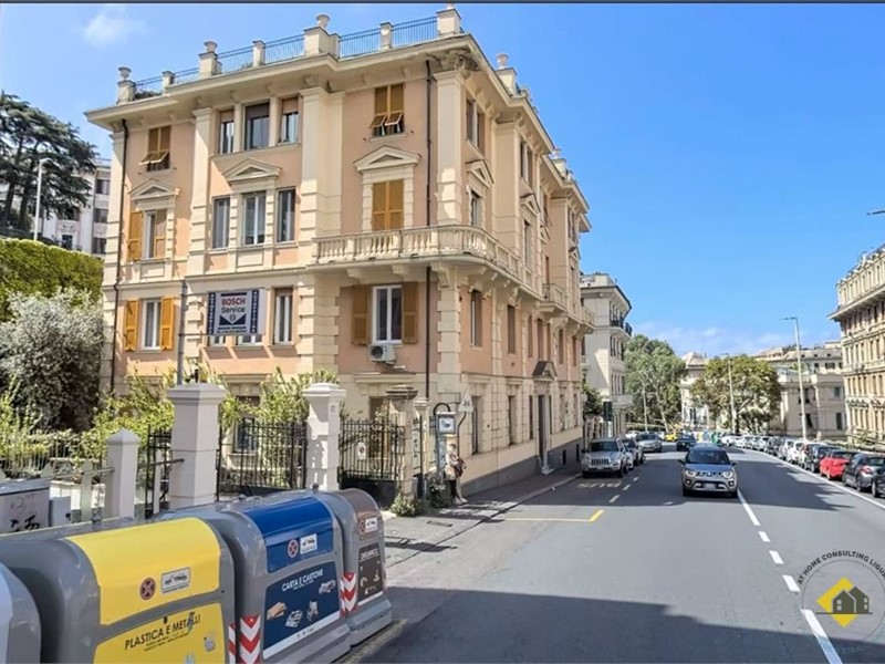 Appartamento in Vendita a Genova, 384'750&euro;, 190 m²