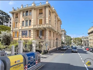 Appartamento in Vendita a Genova, 384'750&euro;, 190 m²