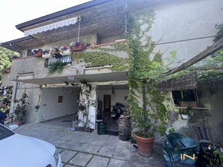 Quadrilocale in Vendita a Roseto degli Abruzzi, 77'250&euro;, 200 m²