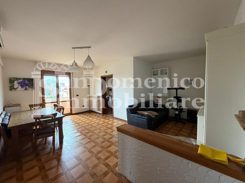 Quadrilocale in Vendita a Cascina, 140'000&euro;, 80 m², arredato, con Box