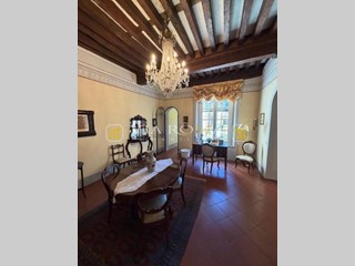 Appartamento in Vendita a Lucca, 1'250'000&euro;, 280 m², arredato