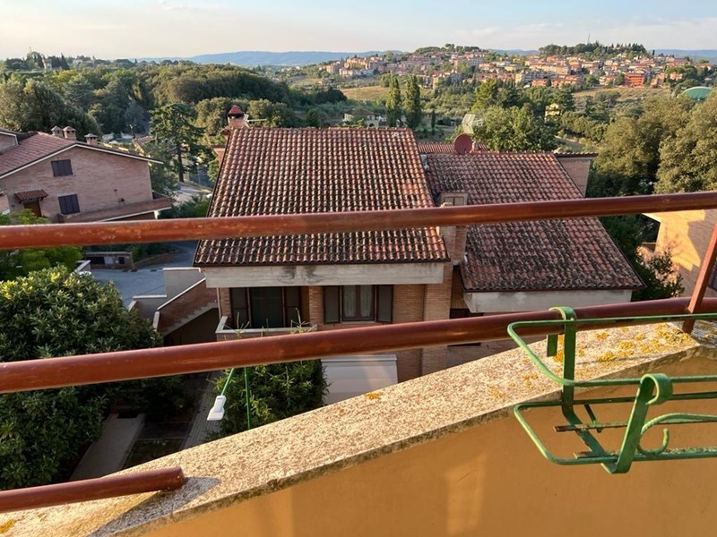 Appartamento in Vendita a Siena, 200'000&euro;, 81 m², con Box