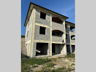 Quadrilocale in Vendita a Suvereto, 240'000&euro;, 83 m², con Box