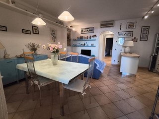 Quadrilocale in Affitto a Camaiore, zona Lido di Camaiore, 1'500&euro;, 70 m², arredato, con Box