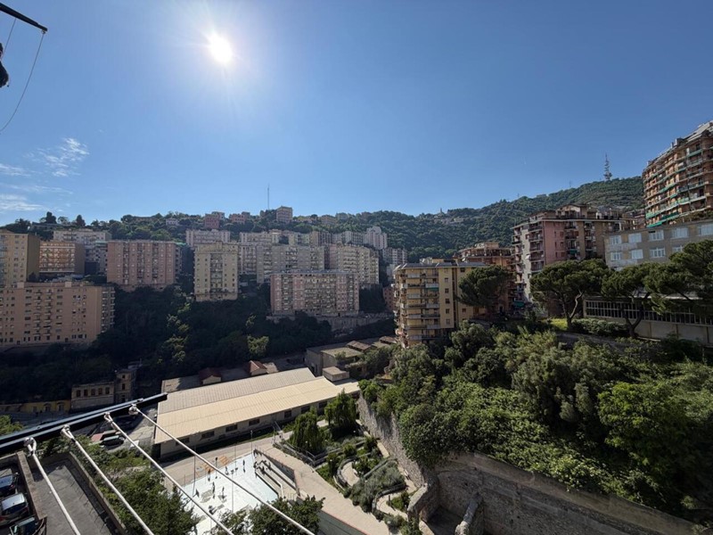 Appartamento in Vendita a Genova, zona Lagaccio, 69'000&euro;, 94 m²