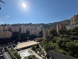 Appartamento in Vendita a Genova, zona Lagaccio, 69'000&euro;, 94 m²