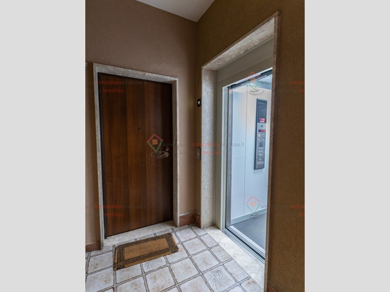 Appartamento in Affitto a Siracusa, zona Tisia Tica Zecchino, 1'000&euro;, 190 m², arredato