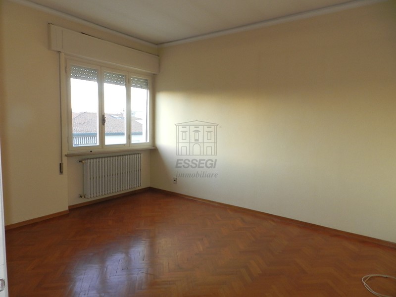 Appartamento in Affitto a Lucca, zona Ovest, 830&euro;, 110 m², con Box