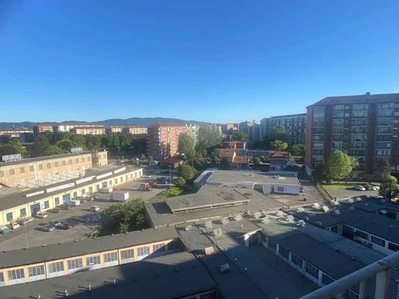 Trilocale in Vendita a Torino, zona Madonna di Campagna, 120'000&euro;, 74 m², arredato, con Box