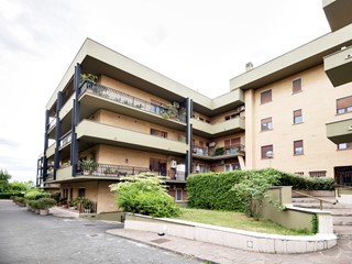Quadrilocale in Vendita a Roma, 420'000&euro;, 119 m², con Box