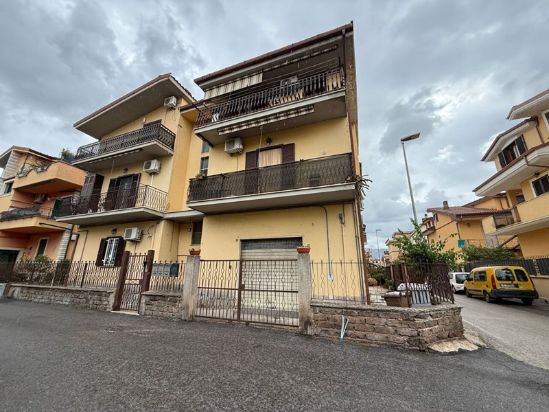 Trilocale in Vendita a Guidonia Montecelio, 149'000&euro;, 110 m²