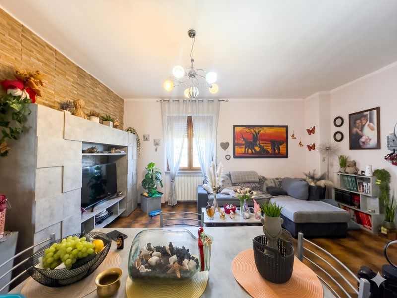 Quadrilocale in Vendita a Castelnuovo Magra, zona Molicciara, 142'000&euro;, 80 m²