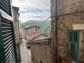 Bilocale in Vendita a Apricale, 50'000&euro;, 74 m²