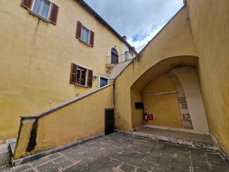 Appartamento in Vendita a Amelia, 120'000&euro;, 180 m²