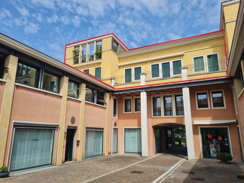 Appartamento in Vendita a Noventa Vicentina, 310'000&euro;, 220 m², con Box
