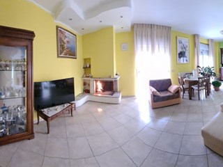 Trilocale in Vendita a Casoli, zona Sant'Agostino, 150'000&euro;, 140 m², con Box