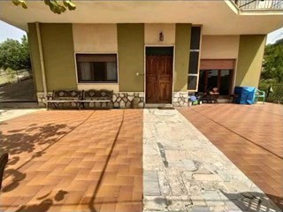 Appartamento in Vendita a Guardia Sanframondi, 105'000&euro;, 120 m², arredato, con Box