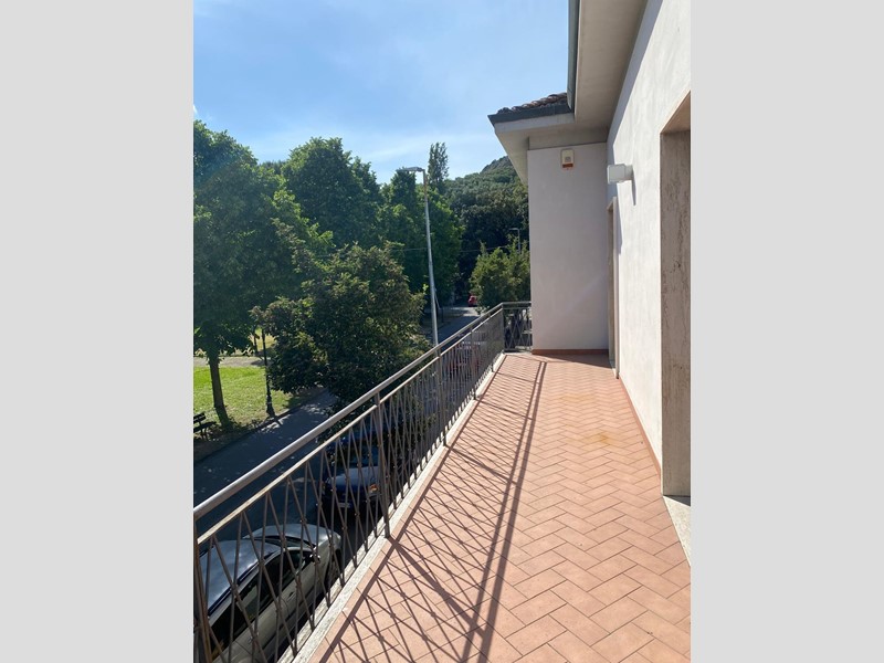 Appartamento in Vendita a Vicopisano, zona San Giovanni Alla Vena, 430'000&euro;, 360 m², con Box