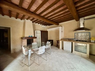 Trilocale in Vendita a Capannoli, zona San Pietro In Belvedere, 105'000&euro;, 90 m²