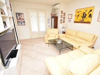 Appartamento in Vendita a Camaiore, zona Capezzano Pianore, 320'000&euro;, 110 m²
