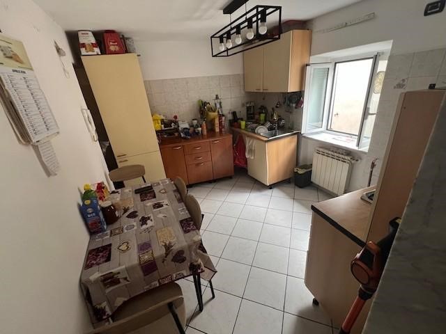 Appartamento in Vendita a Carrara, zona Bedizzano, 115'000&euro;, 100 m², arredato