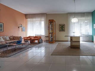 Quadrilocale in Vendita a Bergamo, 285'000&euro;, 137 m²