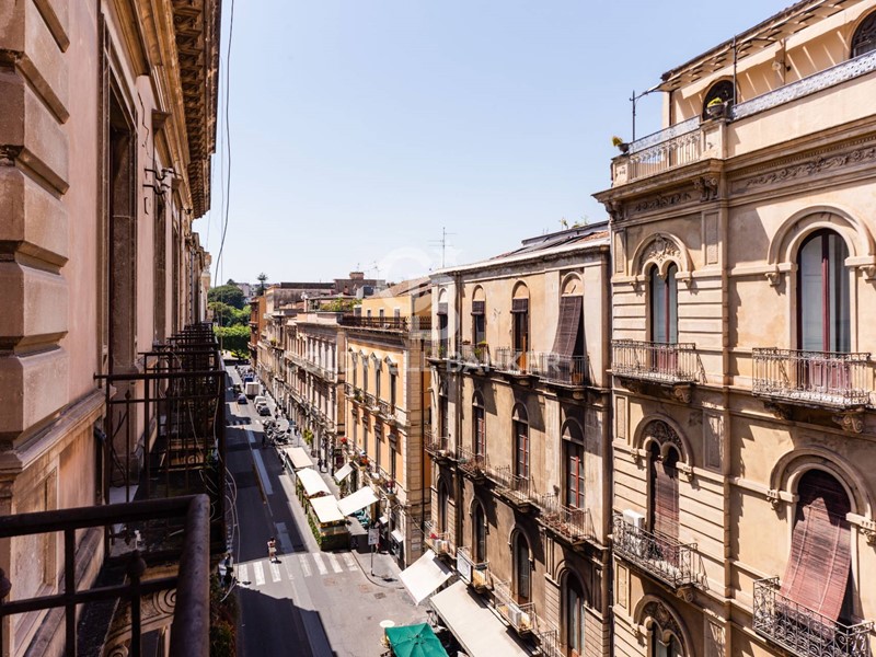 Appartamento in Vendita a Catania, 440'000&euro;, 400 m²