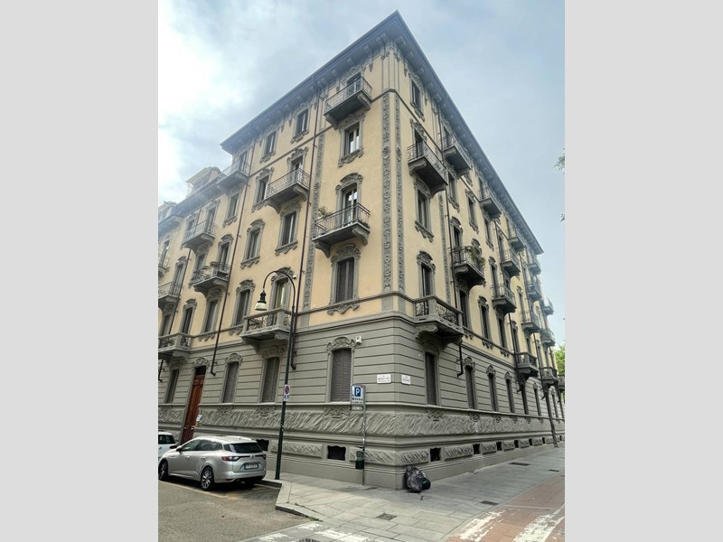Appartamento in Affitto a Torino, 1'730&euro;, 165 m²