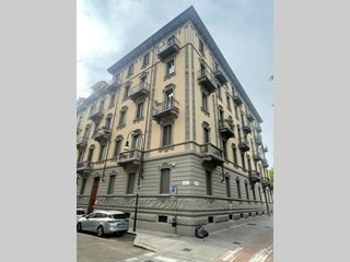 Appartamento in Affitto a Torino, 1'730&euro;, 165 m²