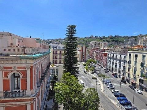 Appartamento in Vendita a Napoli, 650'000&euro;, 150 m²