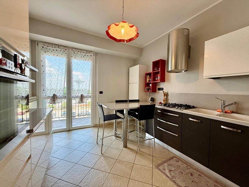 Appartamento in Vendita a Alessandria, 185'000&euro;, 126 m²