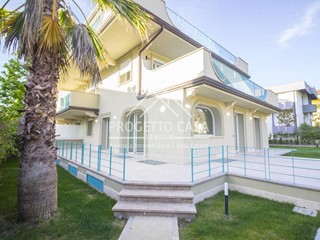 Appartamento in Vendita a Viareggio, 1'280'000&euro;, 230 m²
