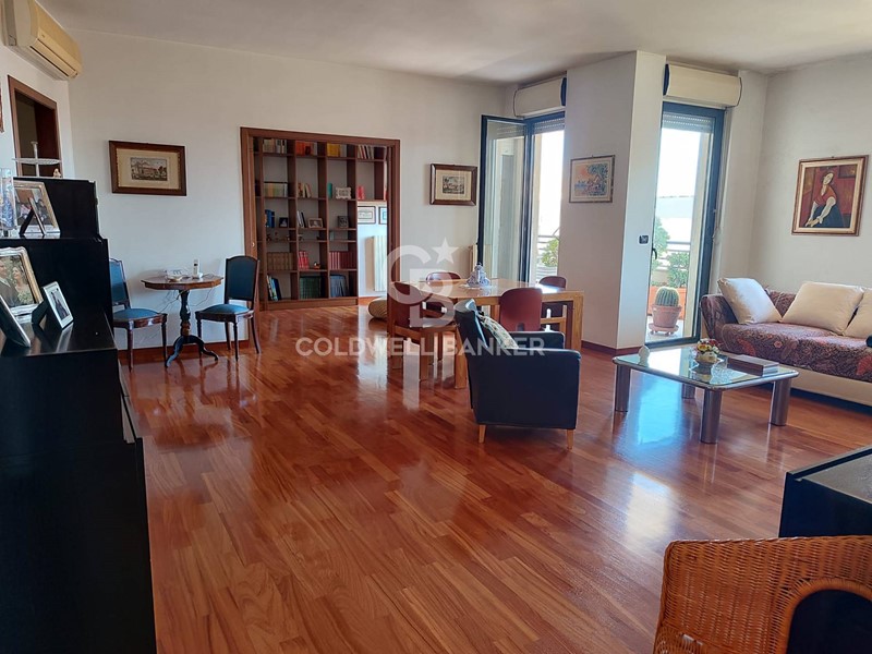 Appartamento in Vendita a Brindisi, 299'000&euro;, 190 m²