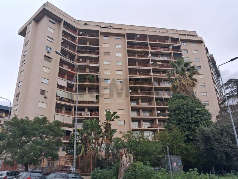Appartamento in Vendita a Palermo, 298'000&euro;, 158 m²
