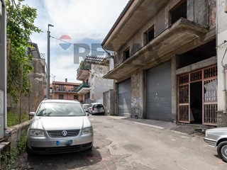 Appartamento in Vendita a Aci Castello, 100'000&euro;, 165 m²