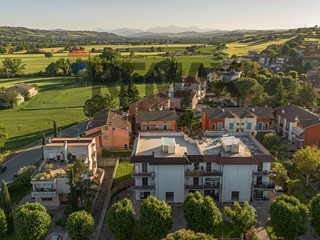 Appartamento in Vendita a Monte Porzio, 115'000&euro;, 123 m²