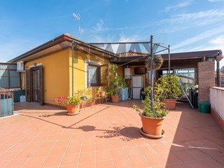 Attico in Vendita a Tremestieri Etneo, 138'000&euro;, 81 m²