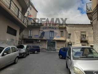 Appartamento in Vendita a Paternò, 68'000&euro;, 147 m²