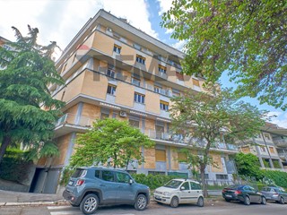 Appartamento in Vendita a Chieti, 100'000&euro;, 142 m²